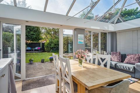 8 Cavendish Walk, Thame, OX9 3YR