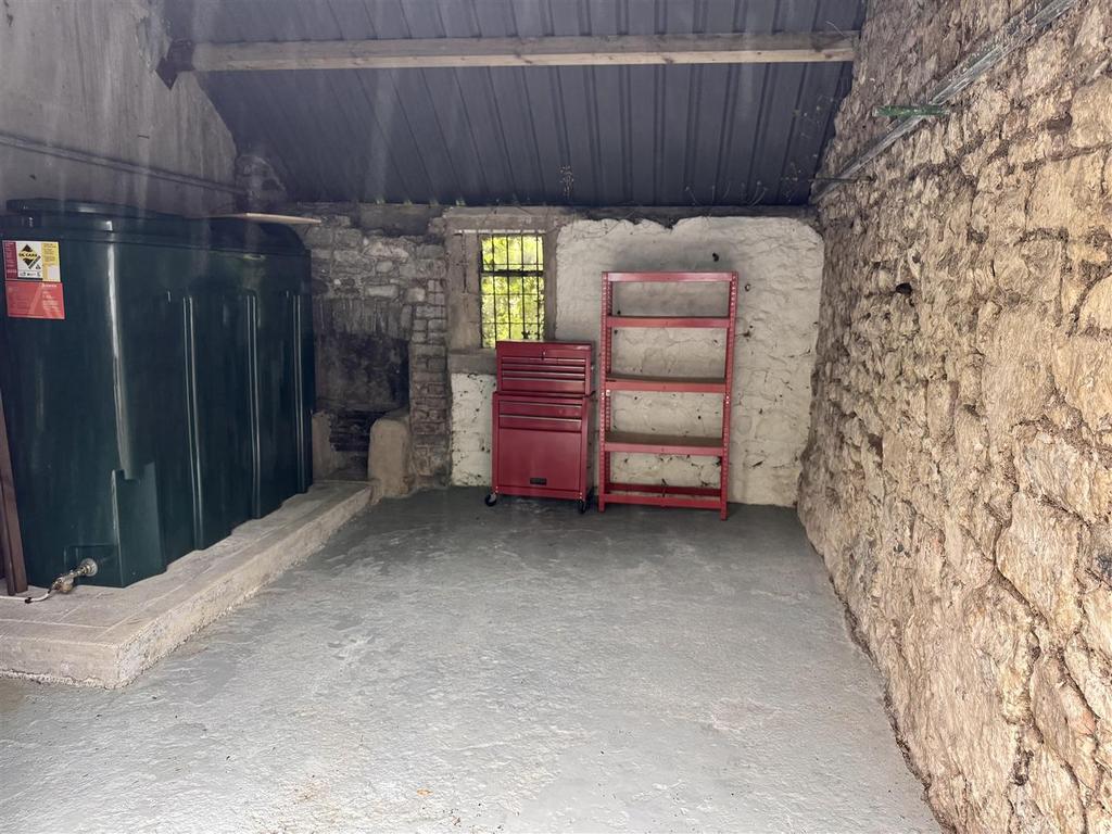 Garage/Workshop