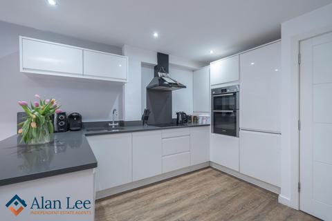3 bedroom end of terrace house for sale, Vincent Street, Macclesfield, SK11 6UJ
