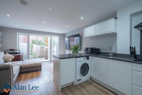 3 bedroom end of terrace house for sale, Vincent Street, Macclesfield, SK11 6UJ