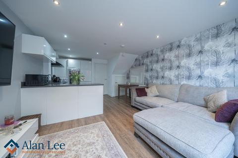 3 bedroom end of terrace house for sale, Vincent Street, Macclesfield, SK11 6UJ