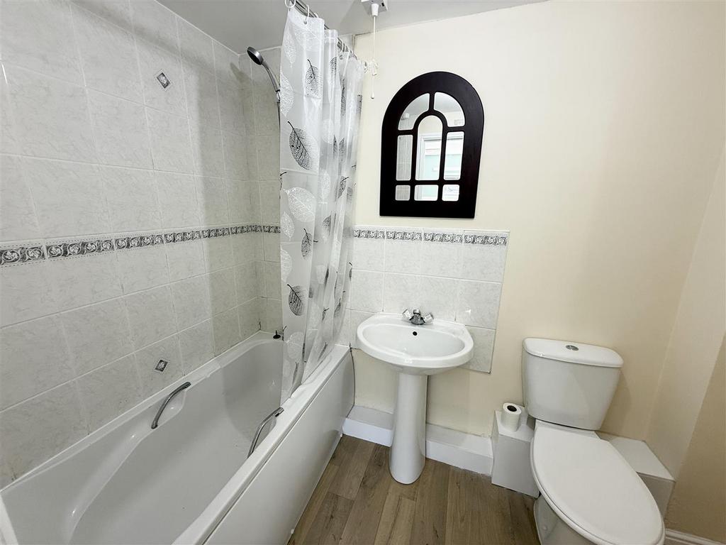 Northumbrian Way Bathroom.jpg