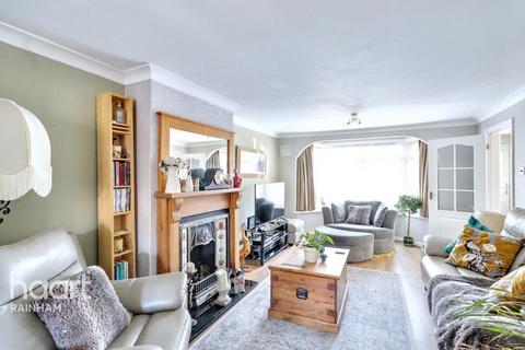 5 Gray Gardens, Rainham, RM13 7NH