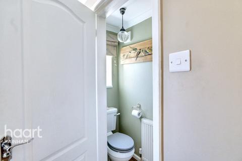 5 Gray Gardens, Rainham, RM13 7NH