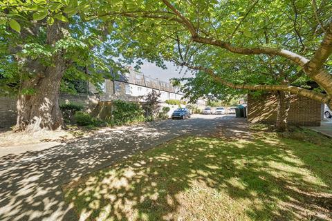 9 Ravensmede Way, London, W4 1TD
