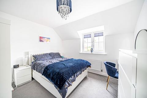 33 Observer Point Road, Overton, Basingstoke, RG25 3FA