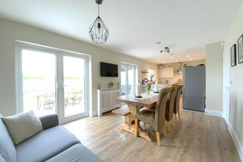 35 Albertross Drive, Humberston, Grimsby, DN36 4ZN