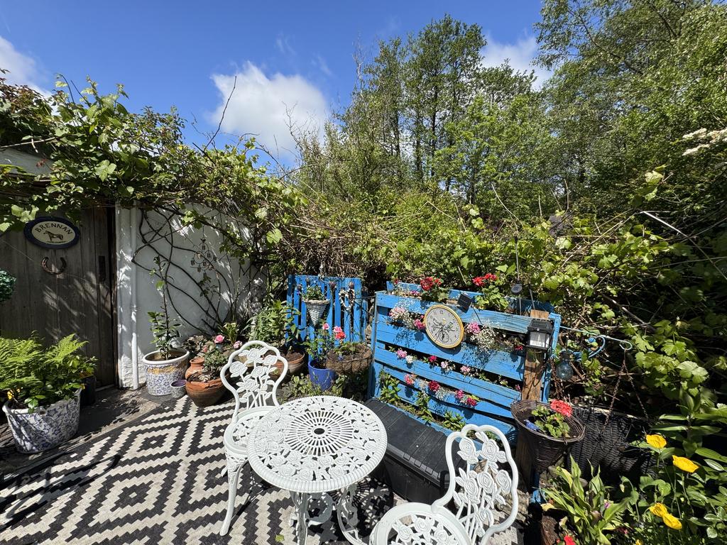 Enclosed patio area