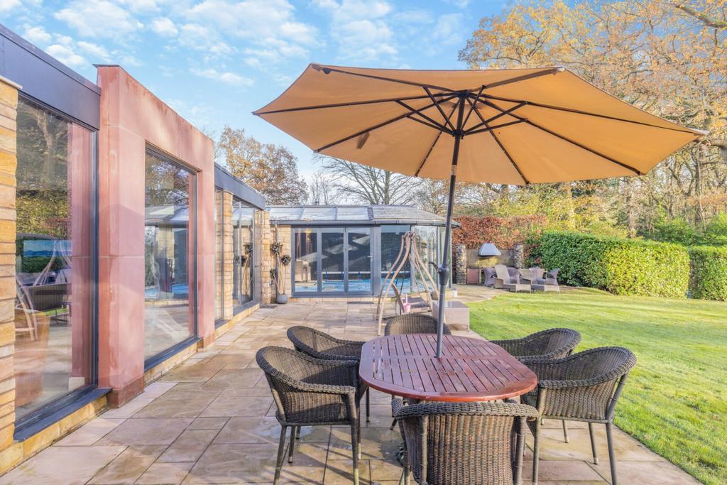 Al Fresco Dining