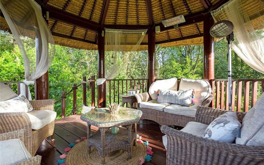 Breeze Hut