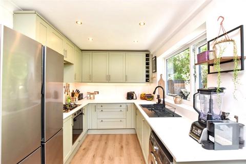 3 bedroom semi-detached house for sale, Landseer View, Leeds