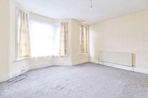 1 bedroom flat for sale, Monteagle Avenue, Barking, IG11