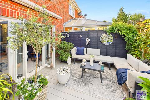 19 Cagney Close, Wainscott, Rochester, ME3 8AY