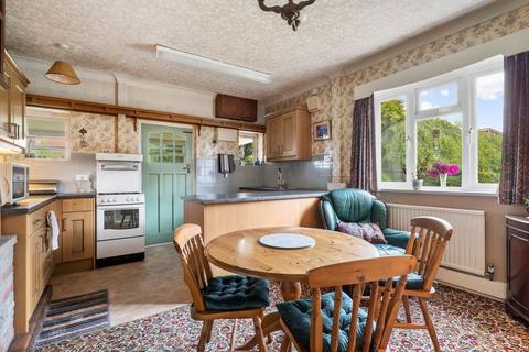 3 bedroom detached bungalow for sale, 25 Windmill Lane, Kempsey, Worcester.  WR5 3LL