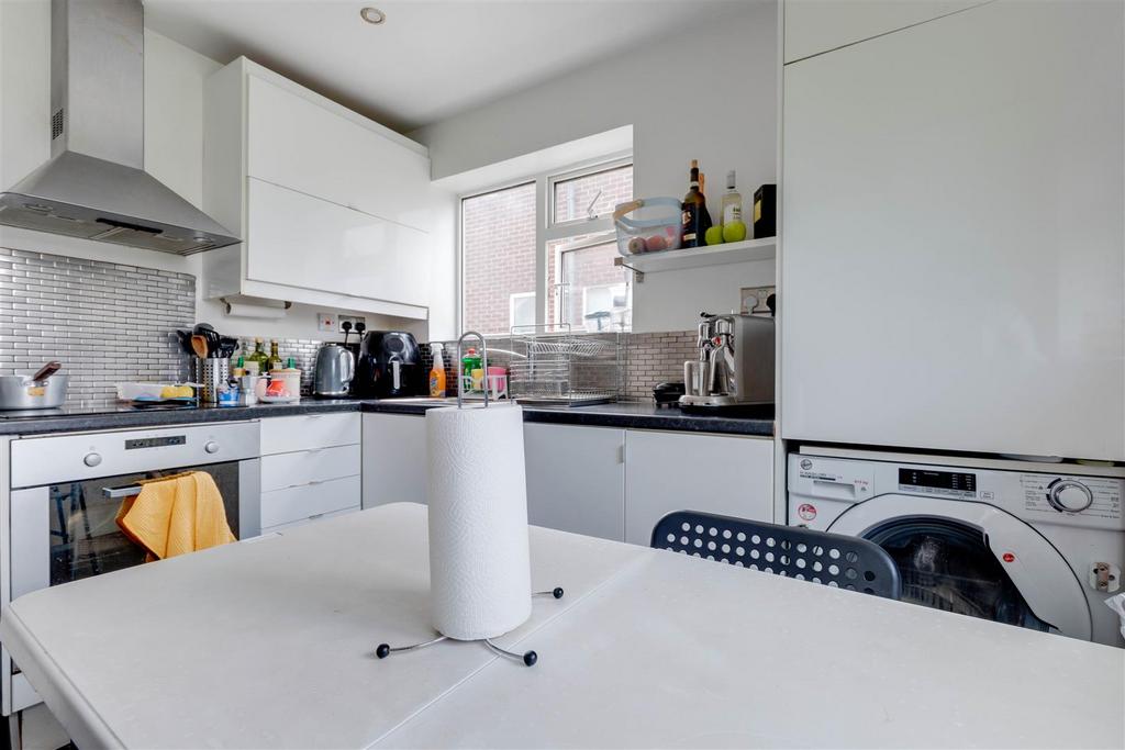 4. Kitchen Ang 1.jpg