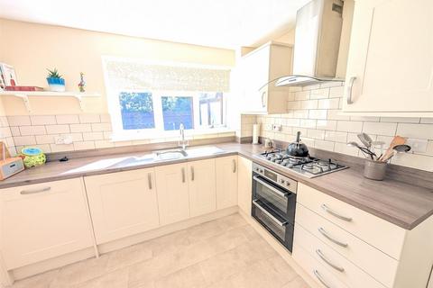 18 Flint Close, Atherstone, CV9 3AN