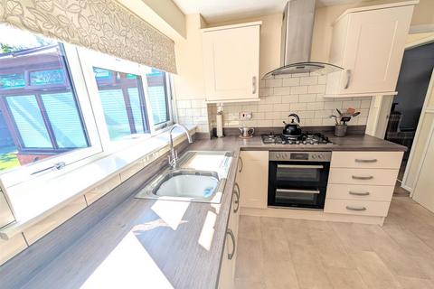 18 Flint Close, Atherstone, CV9 3AN