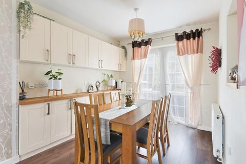 80 Hatch Gardens, Tadworth, KT20 5JS