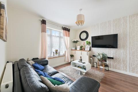 80 Hatch Gardens, Tadworth, KT20 5JS