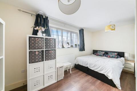 80 Hatch Gardens, Tadworth, KT20 5JS