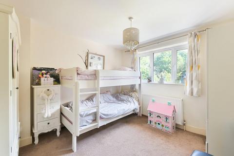 80 Hatch Gardens, Tadworth, KT20 5JS