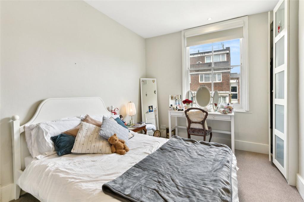 Bedroom (Upper M)