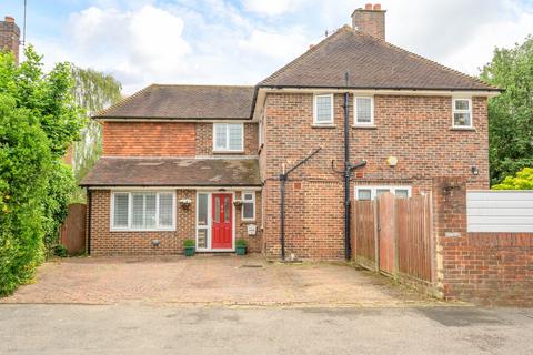 Mole Road, Hersham Village, KT12