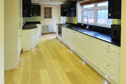 4 bedroom detached house for sale, Berrywood Gardens, Hedge End, Southampton