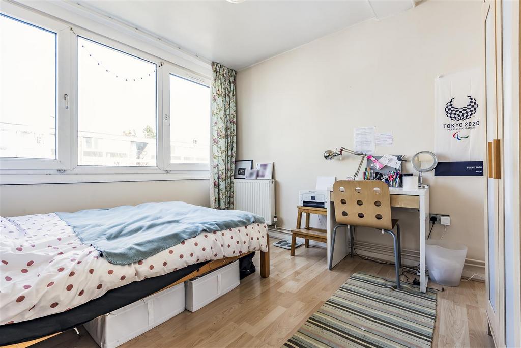 Apartment in Roehampton - View 3