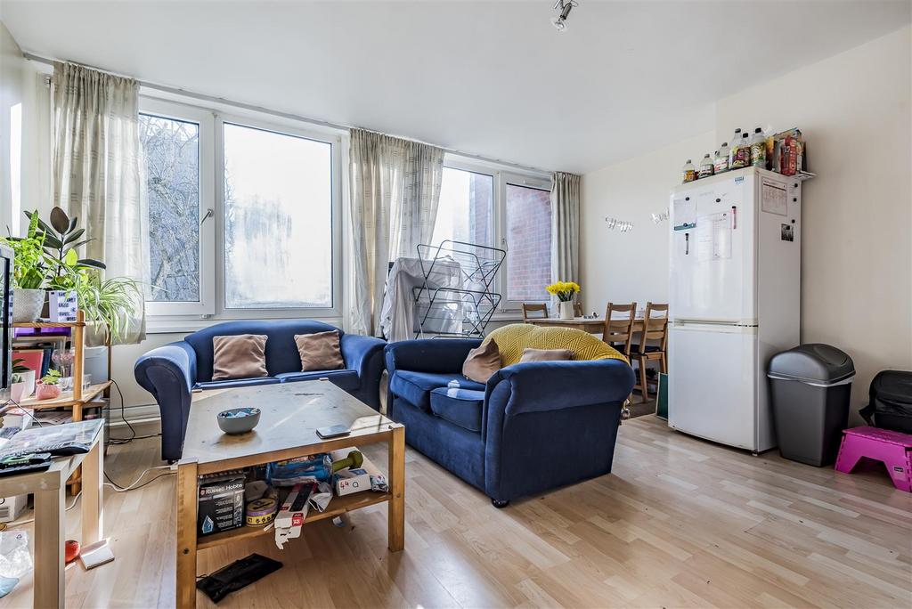 Apartment in Roehampton - View 4