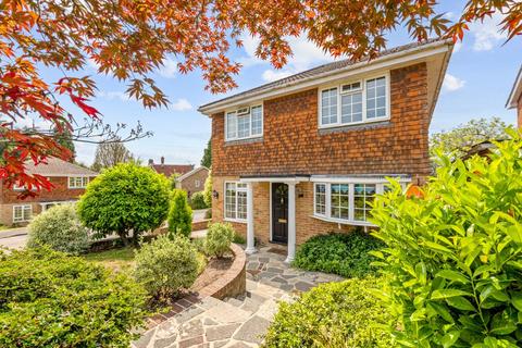 3 Knightwood Close, Reigate, RH2 8BE