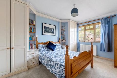 3 Knightwood Close, Reigate, RH2 8BE
