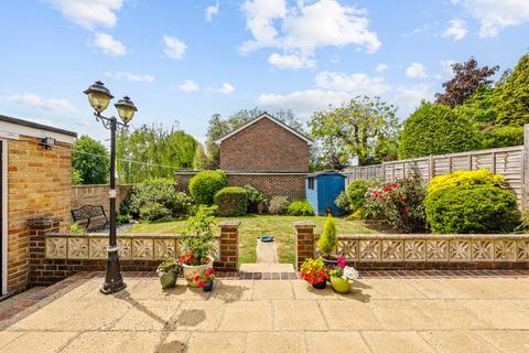 3 Knightwood Close, Reigate, RH2 8BE