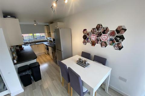 49 Gant Court, Waltham Abbey, EN9 3DY