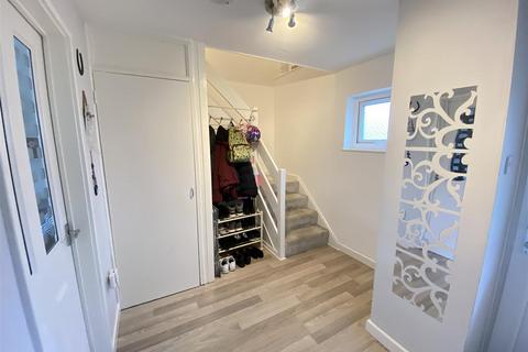49 Gant Court, Waltham Abbey, EN9 3DY