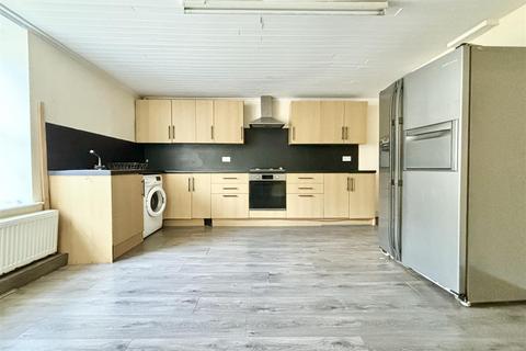 2 bedroom end of terrace house for sale, Main Road, Bradford BD13
