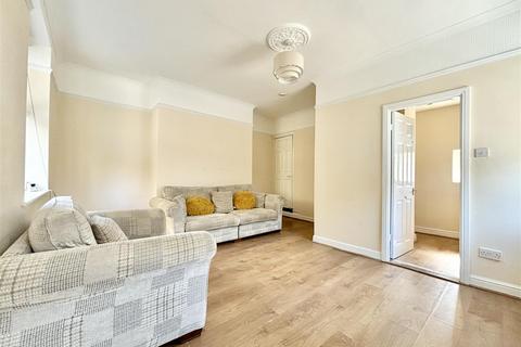 2 bedroom end of terrace house for sale, Main Road, Bradford BD13