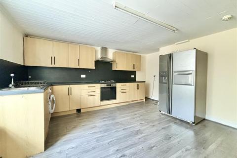 2 bedroom end of terrace house for sale, Main Road, Bradford BD13