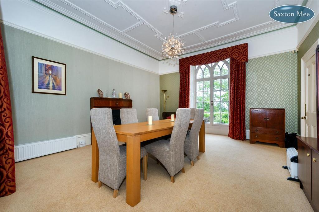 Dining room 1641.jpg