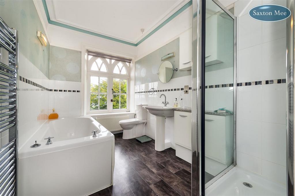 Bathroom 2 1509.jpg