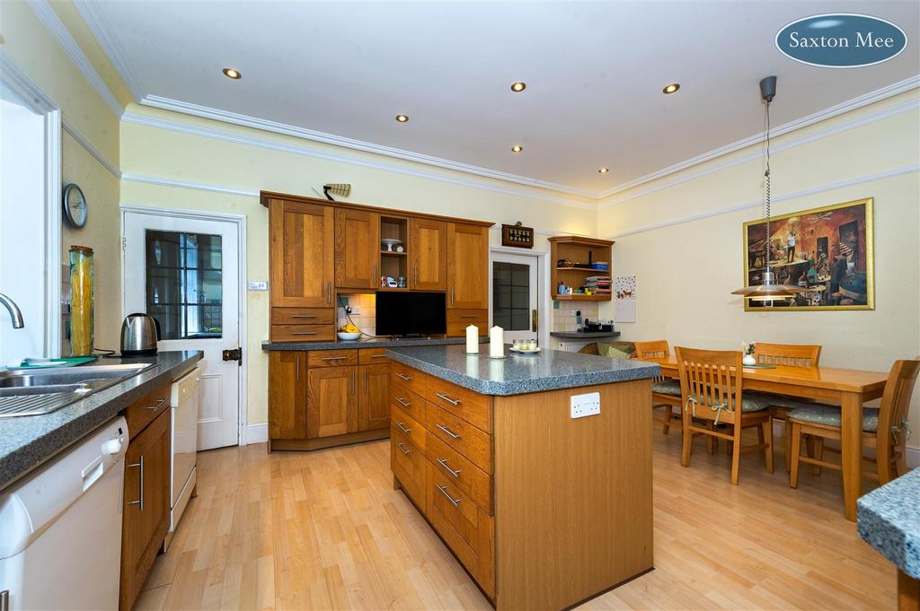 Kitchen 1749.jpg