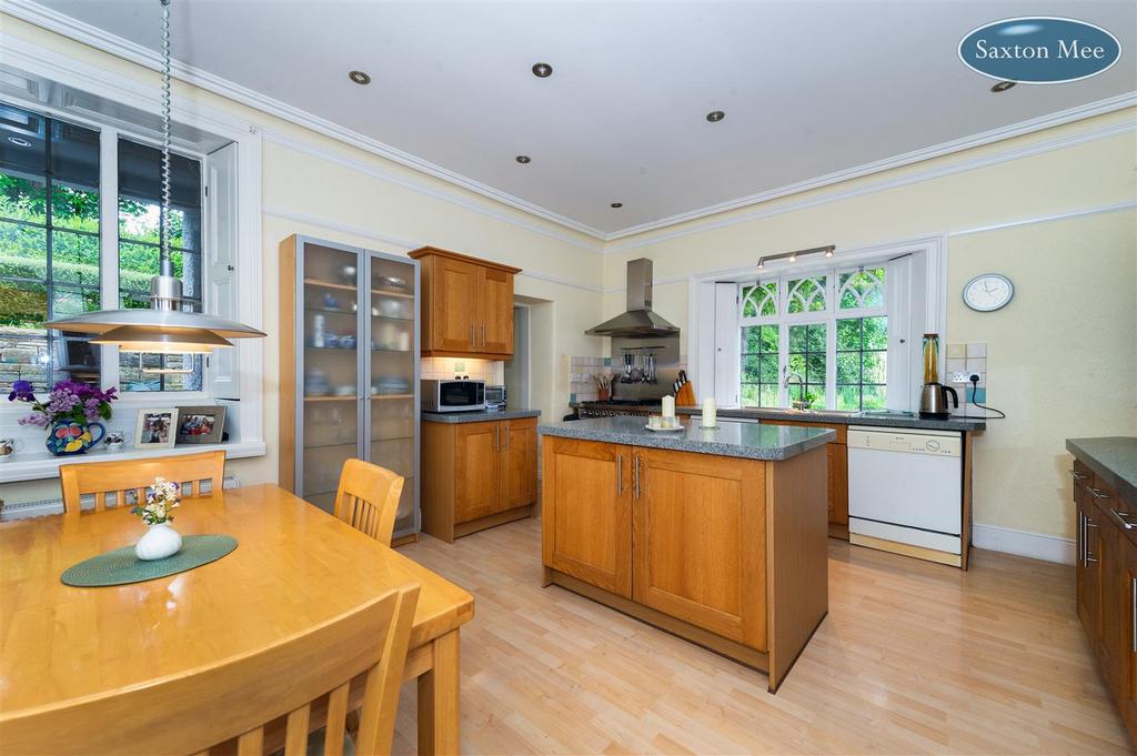 Kitchen 1716.jpg