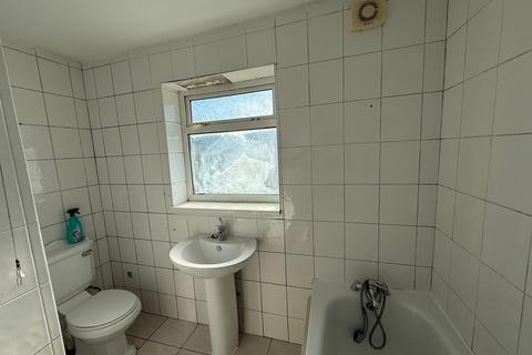 3 bedroom terraced house for sale, Cross Street, Resolven, Neath, Neath Port Talbot.