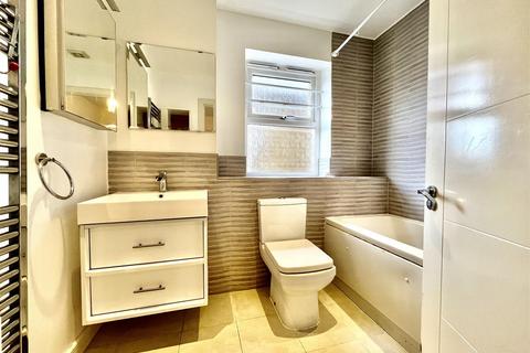 32 Tentelow Lane, Southall, UB2 4LE