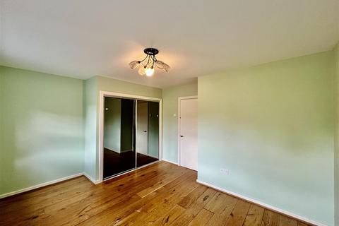 32 Tentelow Lane, Southall, UB2 4LE