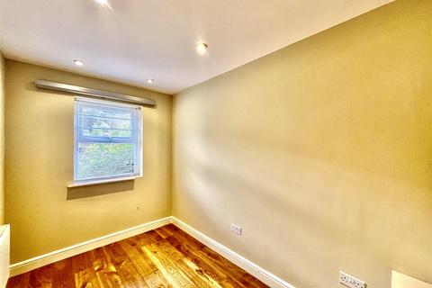 32 Tentelow Lane, Southall, UB2 4LE