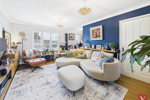 2 bedroom flat for sale, Watling Gardens, Dunstable LU6