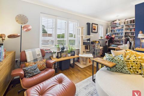2 bedroom flat for sale, Watling Gardens, Dunstable LU6