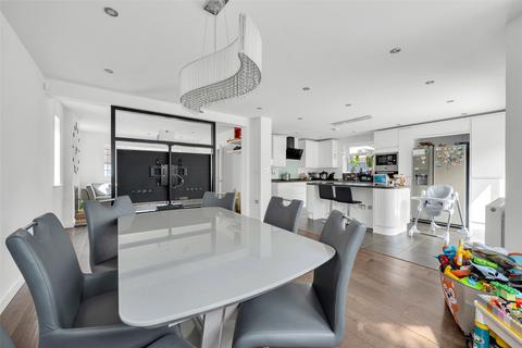 4 bedroom detached house to rent, Red House Lane, Bexleyheath, DA6