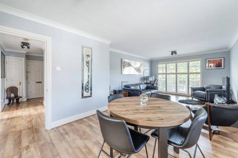 Flat 6, Hanover Court, 432 Uxbridge Road, Pinner, HA5 4SF